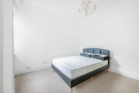 2 bedroom flat to rent, Fulham Road, London, SW6