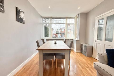 3 bedroom semi-detached house for sale, Foxhall Road Denton, Denton