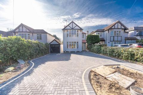 3 bedroom detached house to rent, Clamp Hill, Stanmore HA7