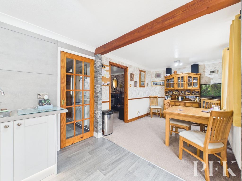 Kitchen / Dining