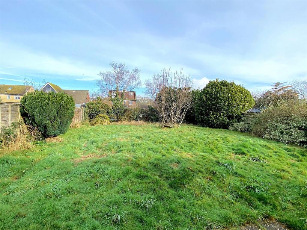 7 Pebsham Drive - Garden.jpg
