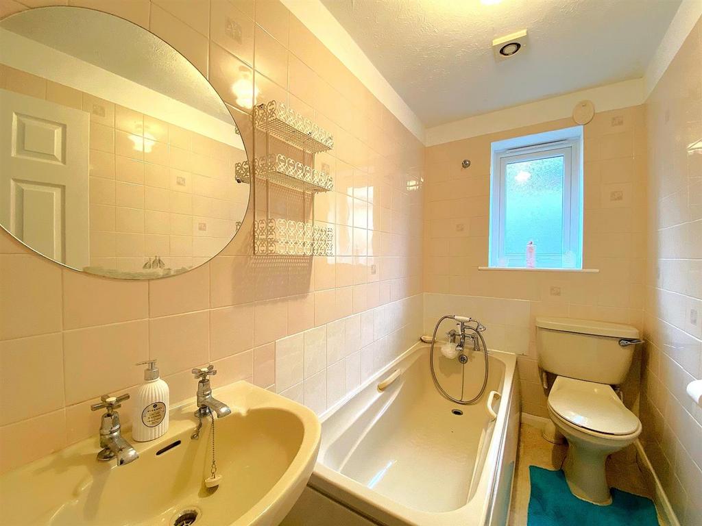 7 Pebsham Drive - Bathroom.jpg