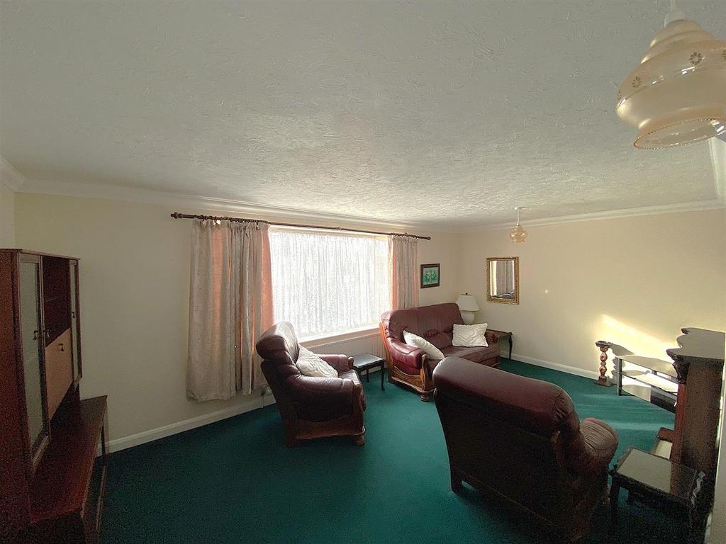 7 Pebsham Drive - Lounge1.jpg