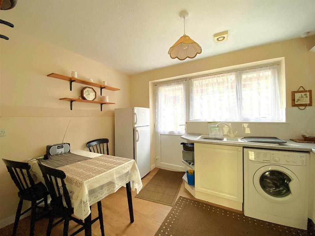 7 Pebsham Drive - Kitchen1.jpg