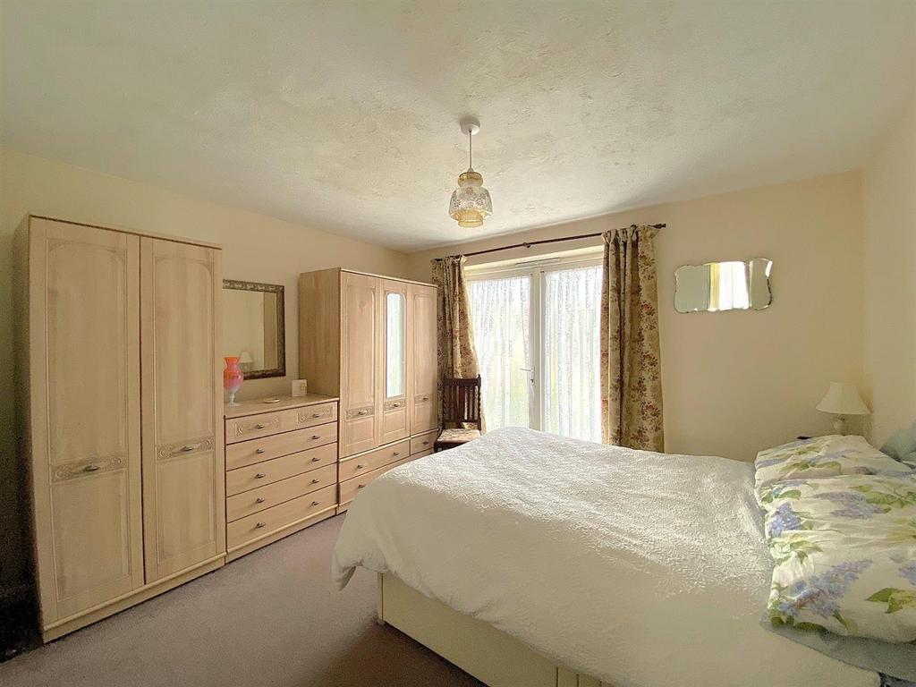 7 Pebsham Drive - Bed1.jpg