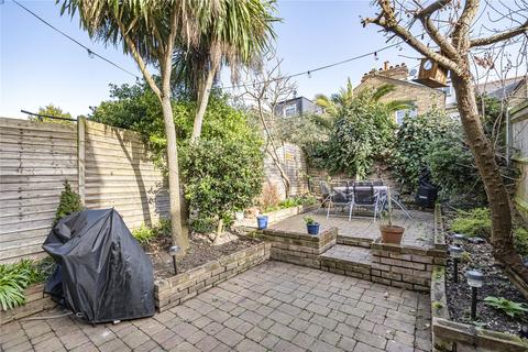 2 bedroom flat for sale, Cavendish Road, London, SW12