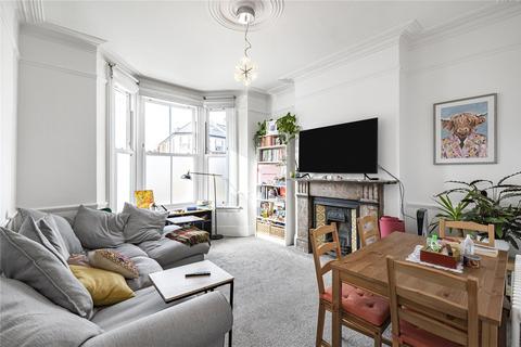 2 bedroom flat for sale, Cavendish Road, London, SW12