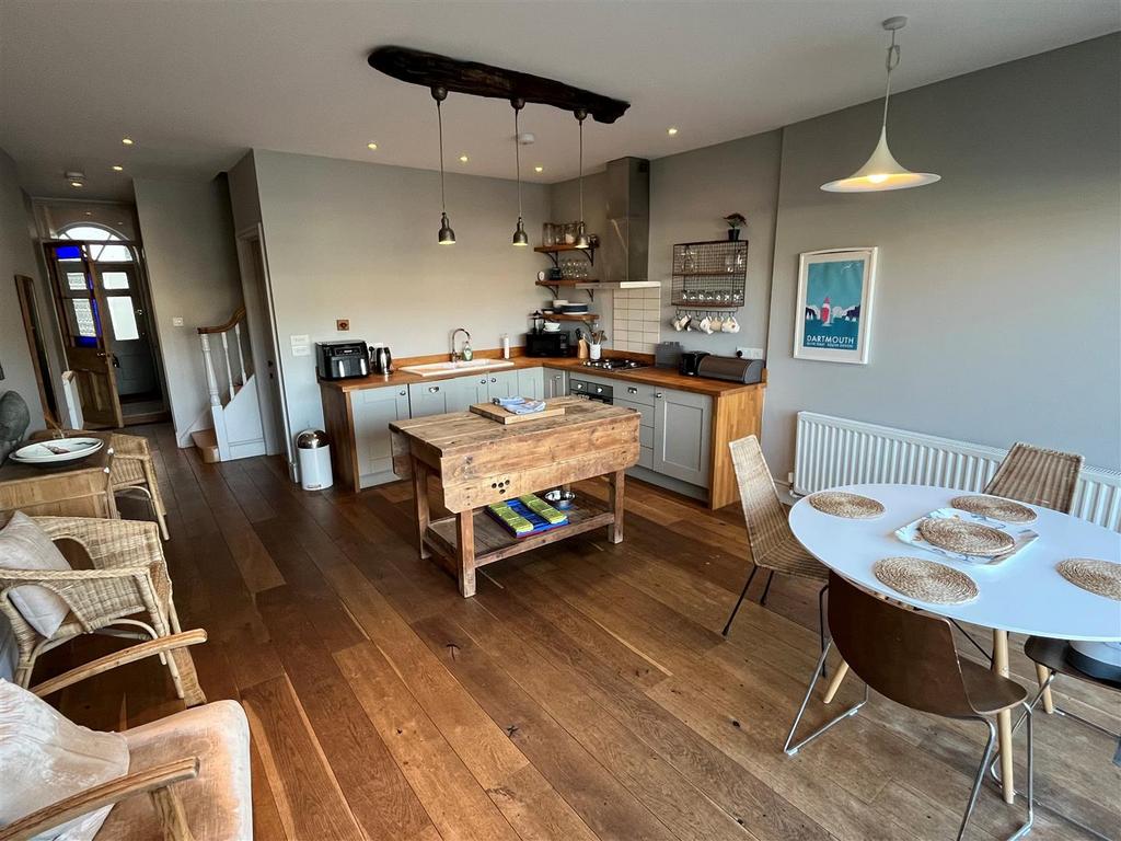 Kitchen diner 2.jpg