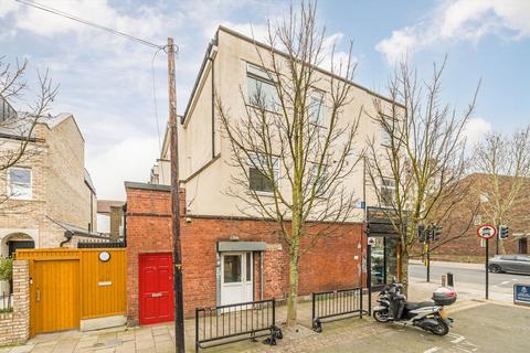 2 bedroom flat for sale, Hamilton Road, London SW19