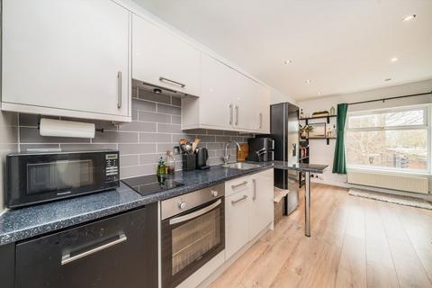 2 bedroom flat for sale, Hamilton Road, London SW19