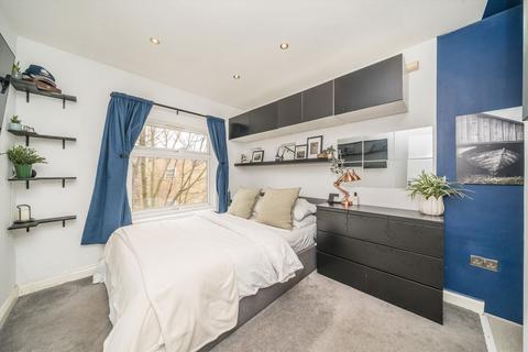 2 bedroom flat for sale, Hamilton Road, London SW19