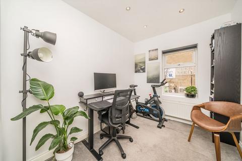 2 bedroom flat for sale, Hamilton Road, London SW19