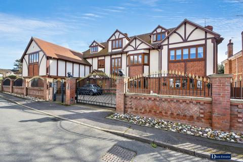 8 bedroom detached house for sale, Freeman Way, Emerson Park, Hornchurch, RM11