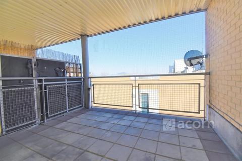 2 bedroom flat to rent, Pier Road Erith DA8
