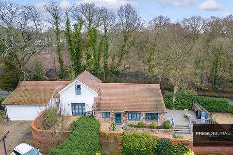 3 bedroom detached house for sale - Lingmere Close, Chigwell IG7