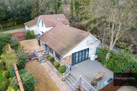 3 bedroom detached house for sale, Lingmere Close, Chigwell IG7