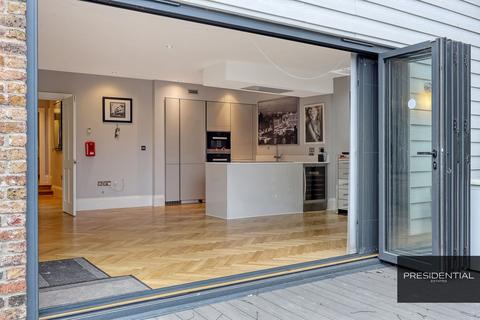 3 bedroom detached house for sale, Lingmere Close, Chigwell IG7