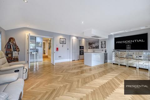 3 bedroom detached house for sale, Lingmere Close, Chigwell IG7