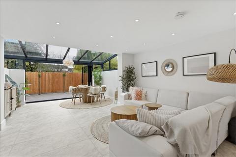 Crammond Close, Hammersmith, London, W6