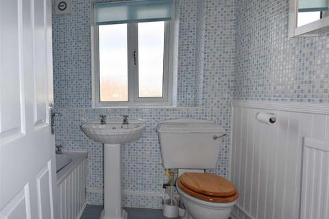 2 bedroom terraced house to rent, Chesterton Drive, Leamington Spa