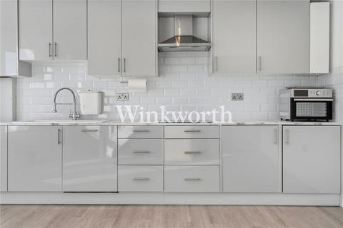 3 bedroom apartment to rent, Park Avenue, London, N13