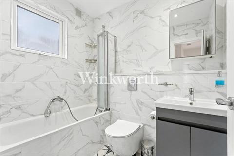 3 bedroom apartment to rent, Park Avenue, London, N13