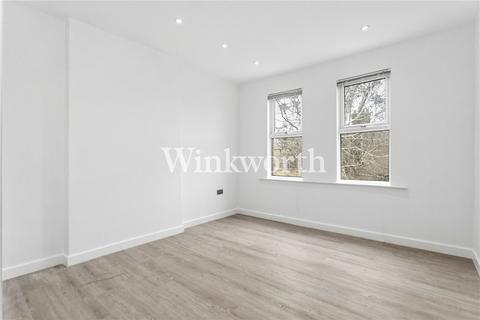3 bedroom apartment to rent, Park Avenue, London, N13