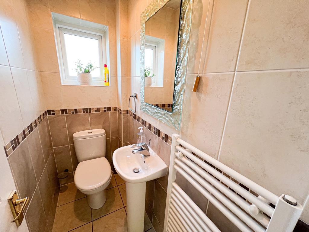 Cloakroom/wc