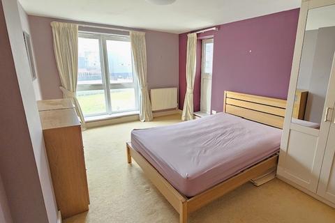 2 bedroom apartment to rent, Jamestown Way, London E14