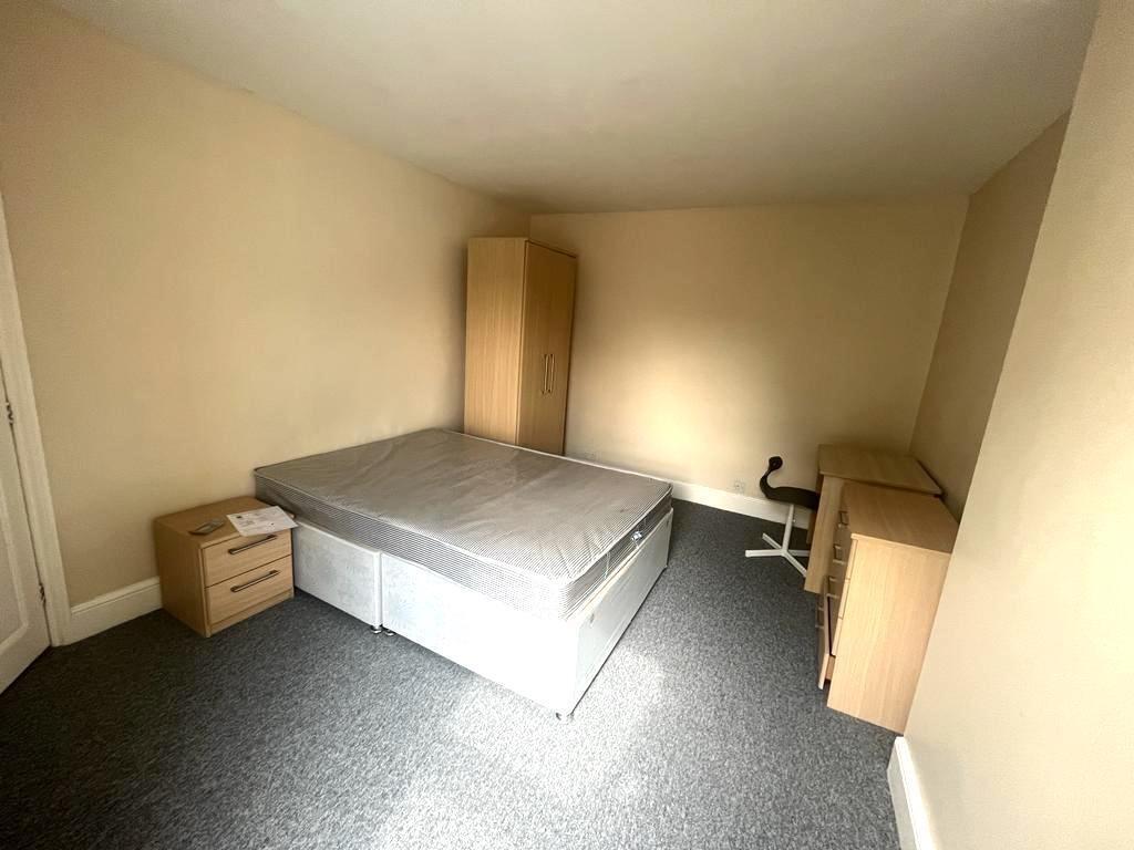 Bright, simply furnished double bedroom with a ...