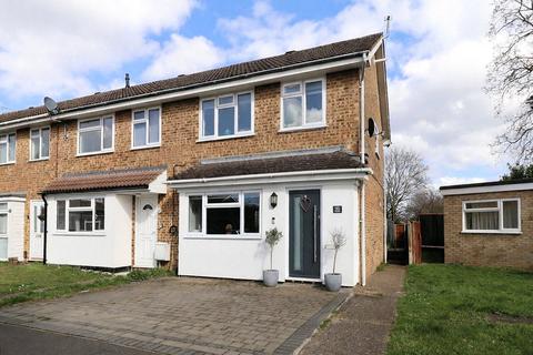 3 bedroom end of terrace house for sale, Oakfield, Woking GU21