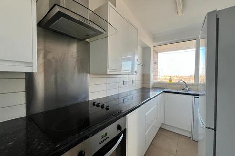 2 bedroom flat to rent, Courtney Towers, Glebelands Avenue, Newbury Park
