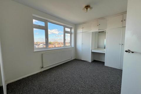 2 bedroom flat to rent, Courtney Towers, Glebelands Avenue, Newbury Park