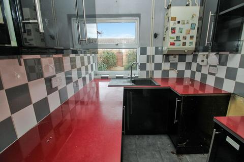2 bedroom terraced house for sale, Crediton Close, Bedford, MK40