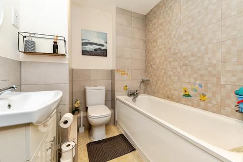 2 bedroom flat for sale, Swingate, STEVENAGE