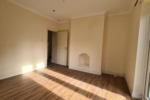 4 bedroom semi-detached house to rent, Heston Road, Hounslow