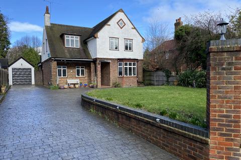 4 bedroom house for sale, Waverley Road, Farnborough, GU14