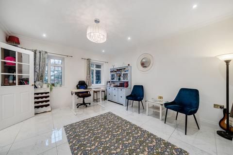 4 bedroom house for sale, Waverley Road, Farnborough, GU14
