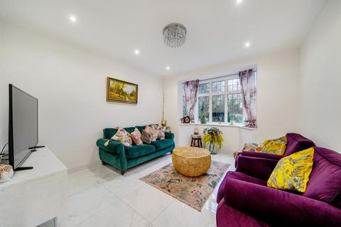 4 bedroom house for sale, Waverley Road, Farnborough, GU14