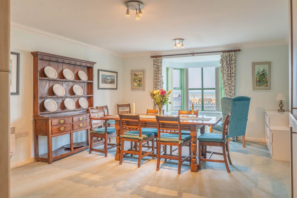 Dining Room with bay to the fore