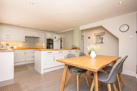 4 bedroom property for sale, Bears Road, Paston, North Walsham