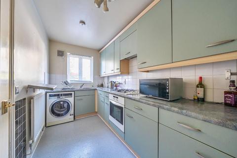 3 bedroom semi-detached house to rent, Silver Birch Close, London, SE6