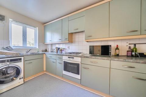 3 bedroom semi-detached house to rent, Silver Birch Close, London, SE6