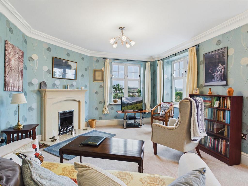 Lounge/Dining Room