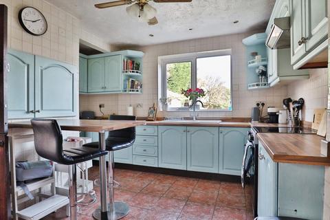 4 bedroom semi-detached house for sale, Parkstone Avenue, LEEDS, West Yorkshire, LS16
