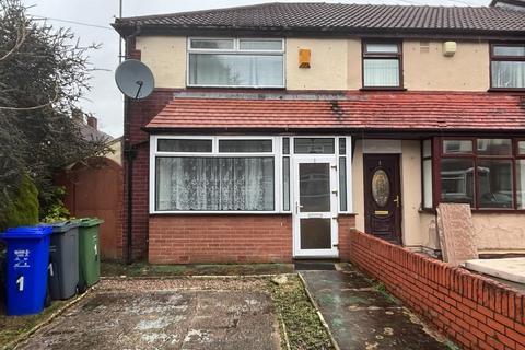 2 bedroom end of terrace house to rent, Saxwood Avenue, Manchester M9