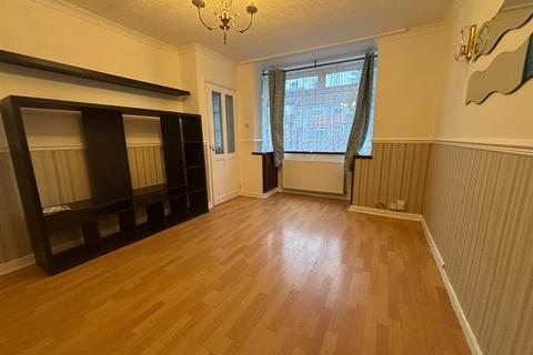 2 bedroom end of terrace house to rent, Saxwood Avenue, Manchester M9