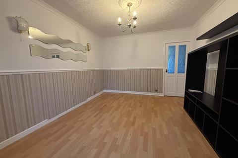 2 bedroom end of terrace house to rent, Saxwood Avenue, Manchester M9