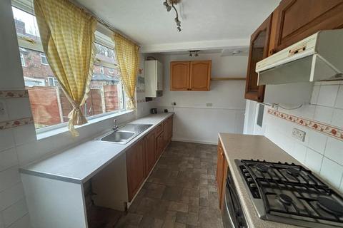 2 bedroom end of terrace house to rent, Saxwood Avenue, Manchester M9