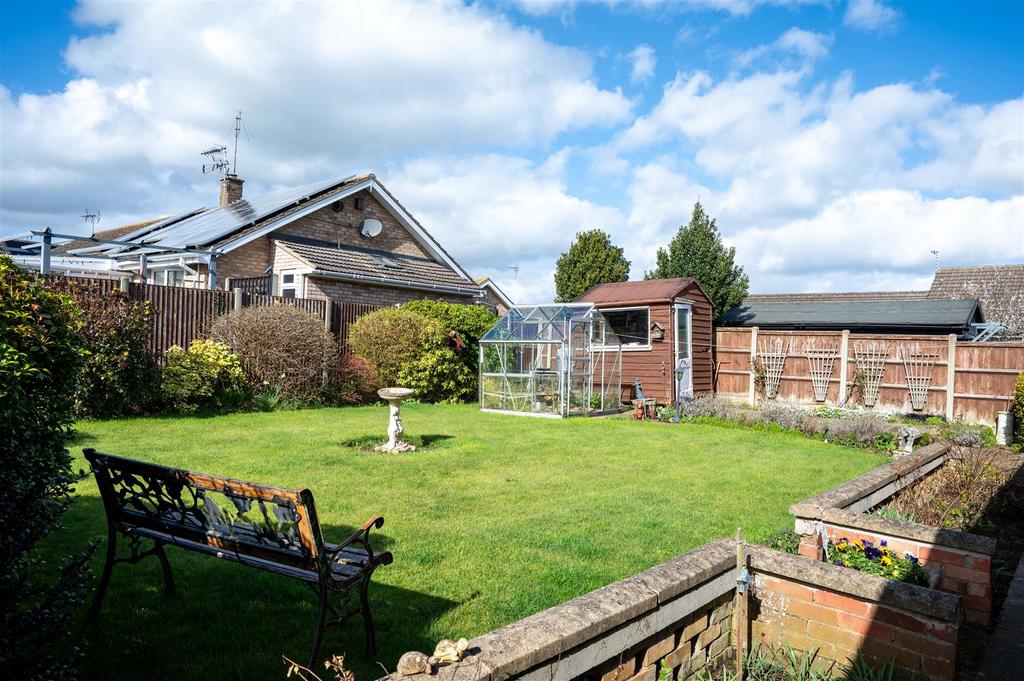Rear garden 2.jpg
